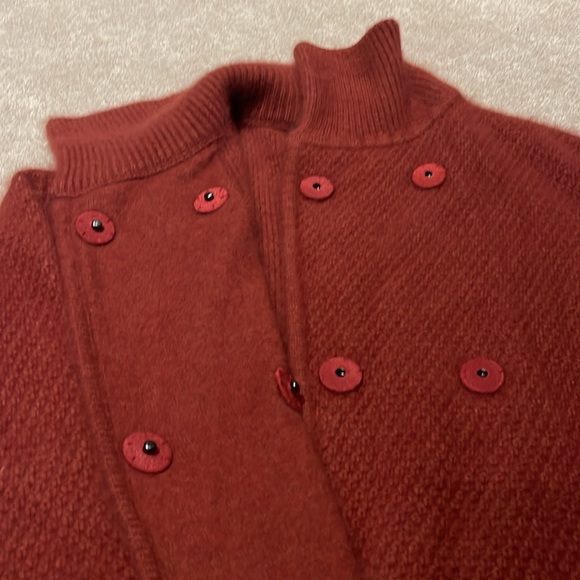 Maroon 360 cashmere button up with pockets size medium. Fits large - Picture 2 of 4